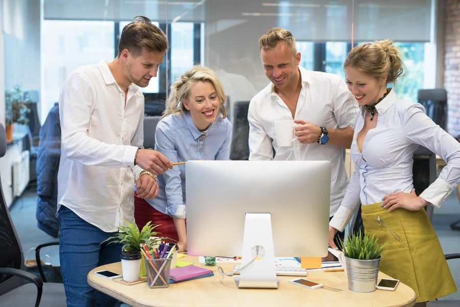 SynthIT - Zespół agencji marketingowej specjalizującej się w tworzeniu stron internetowych